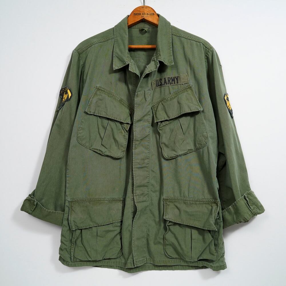Vintage 1960s U.S. Army Jungle Fatigue Jacket Medium Regular OG-107